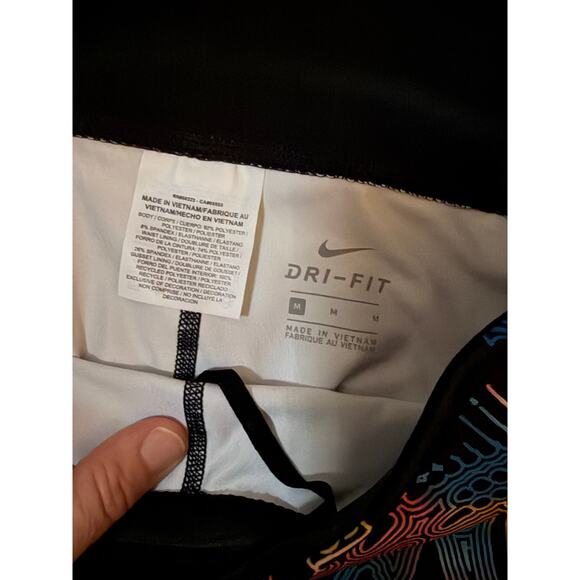 NWT Nike beautiful abstract colorful design capris sz M yoga activewear - Picture 2 of 8